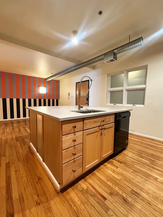 UNIT G - 1232 Sarah St