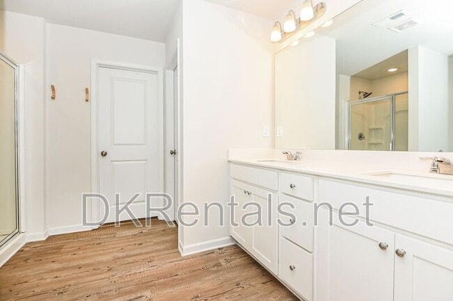 Building Photo - 265 Summerwood Ln