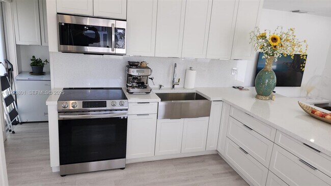 Building Photo - 3447 SW 23rd St