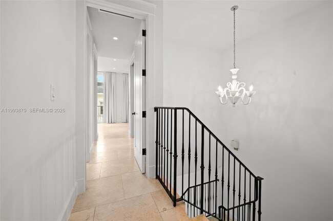 Building Photo - 530 Valencia Ave