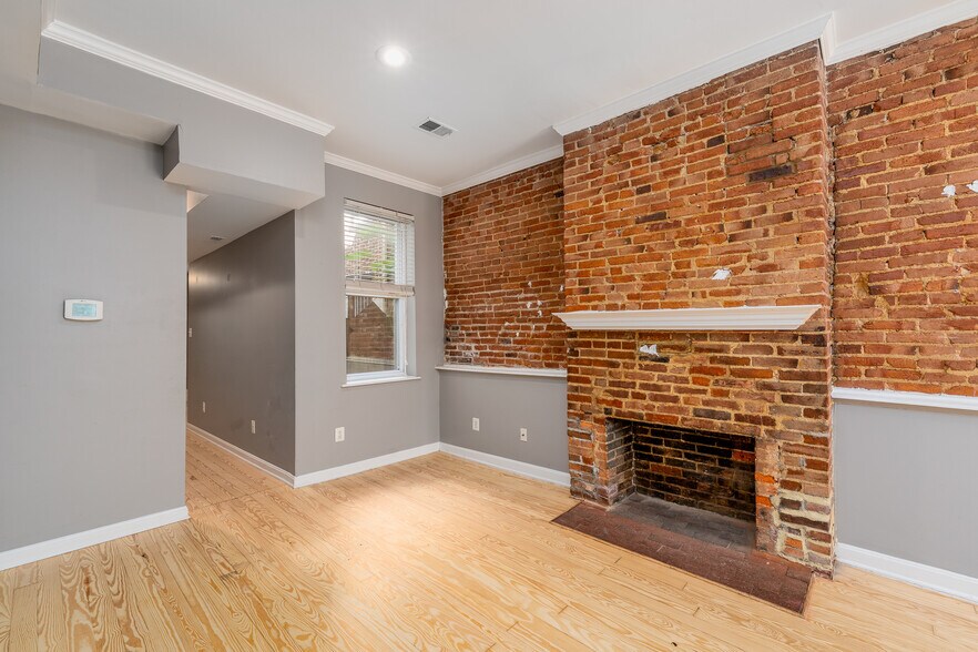 Building Photo - 926 S Hanover St