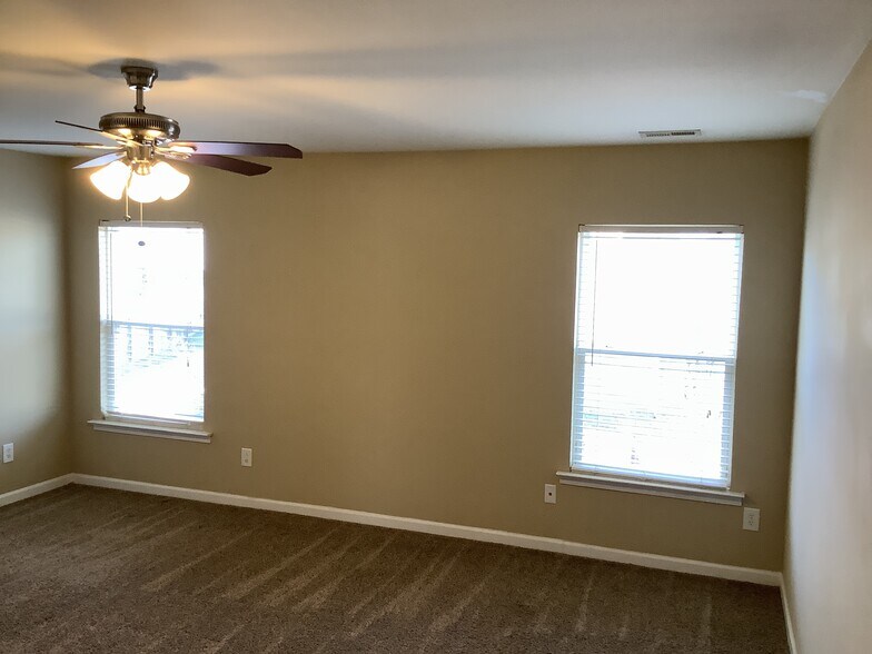 Building Photo - 6157 Paducah Dr