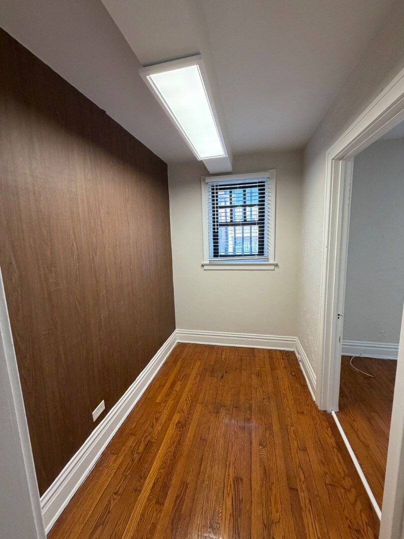 Building Photo - Charming 1 Bedroom ni CWE *1st Floor unit