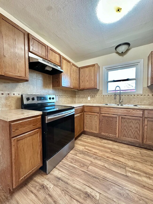 Building Photo - COMING MAY 2026 - Cozy 3 Bedroom Home Near Fort Concho!