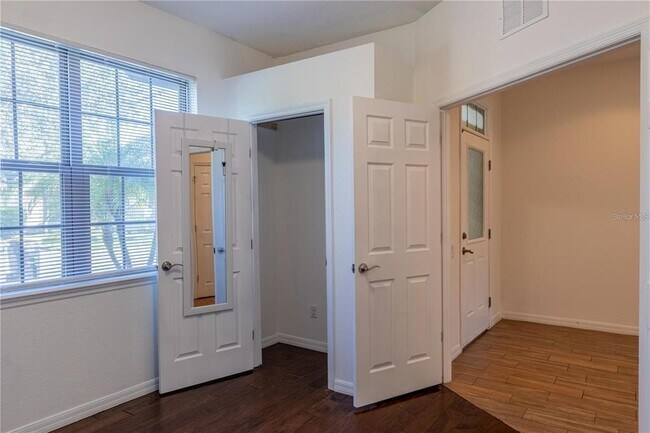 Building Photo - 519 Cadiz Dr