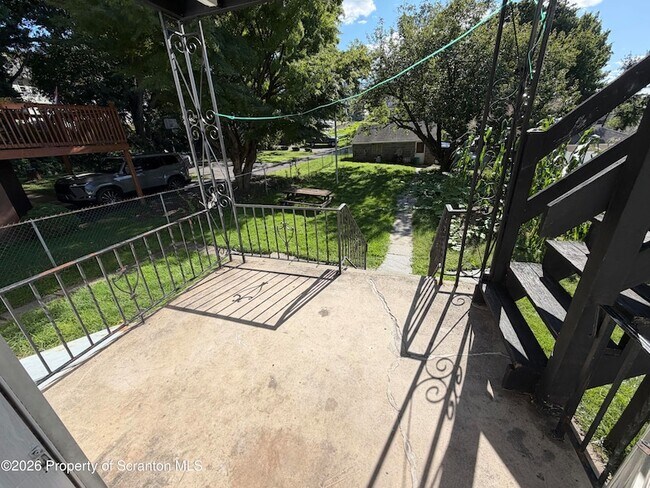 Building Photo - 418 Pear St