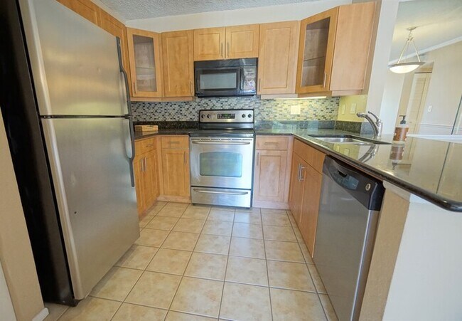Building Photo - Bottom Floor Condo in The Gallery at Bayport