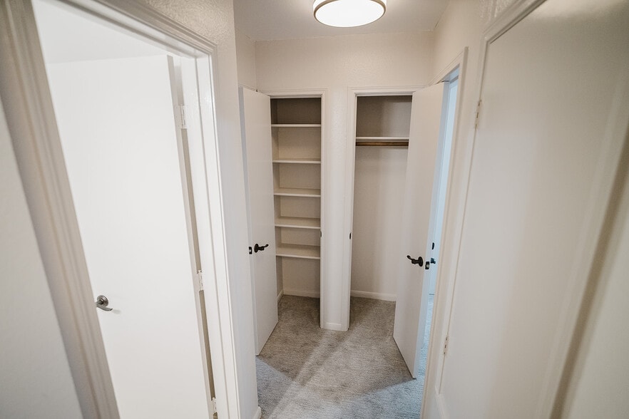 Building Photo - 810 Faircrest Dr