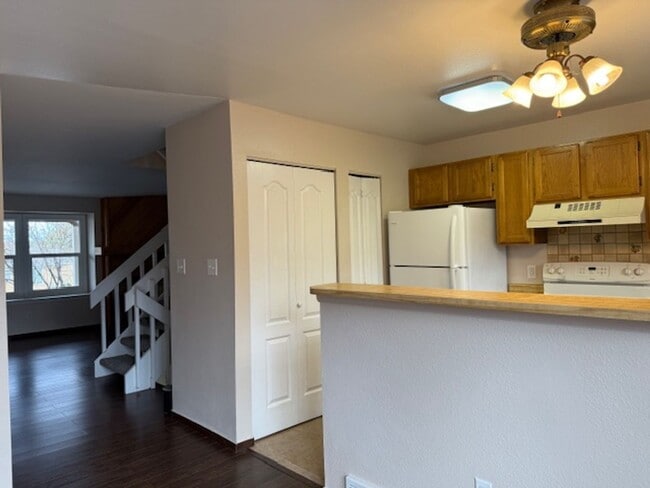 Building Photo - House For Lease