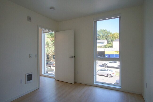 Building Photo - Modern 2-Bedroom w/Washer & Dryer Ready Late March!