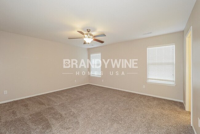 Building Photo - Apply Now! 4BED 3BATH