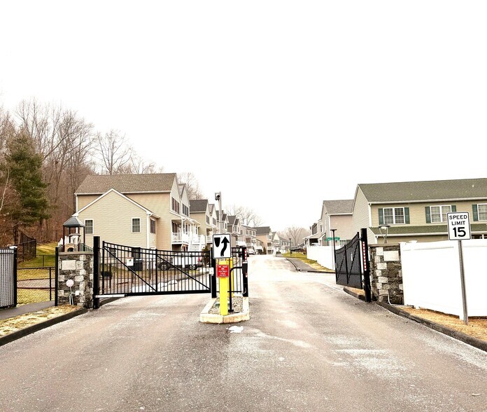 Building Photo - 8 Sourwood Cir