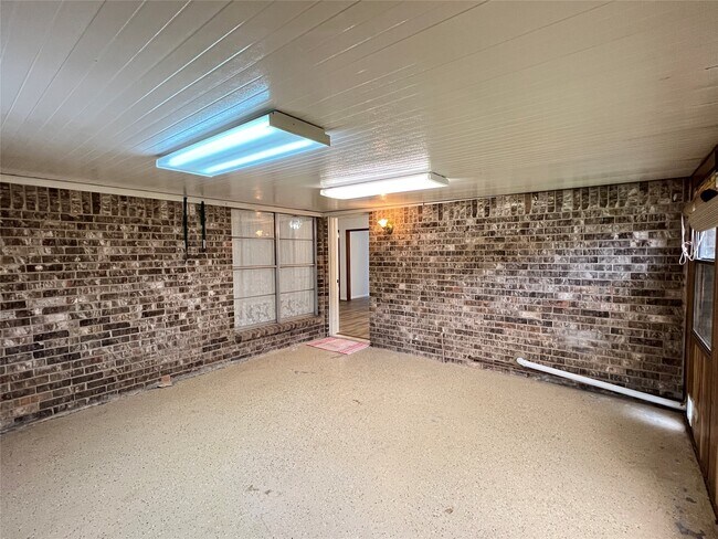 Building Photo - 2232 Ripple Creek Dr