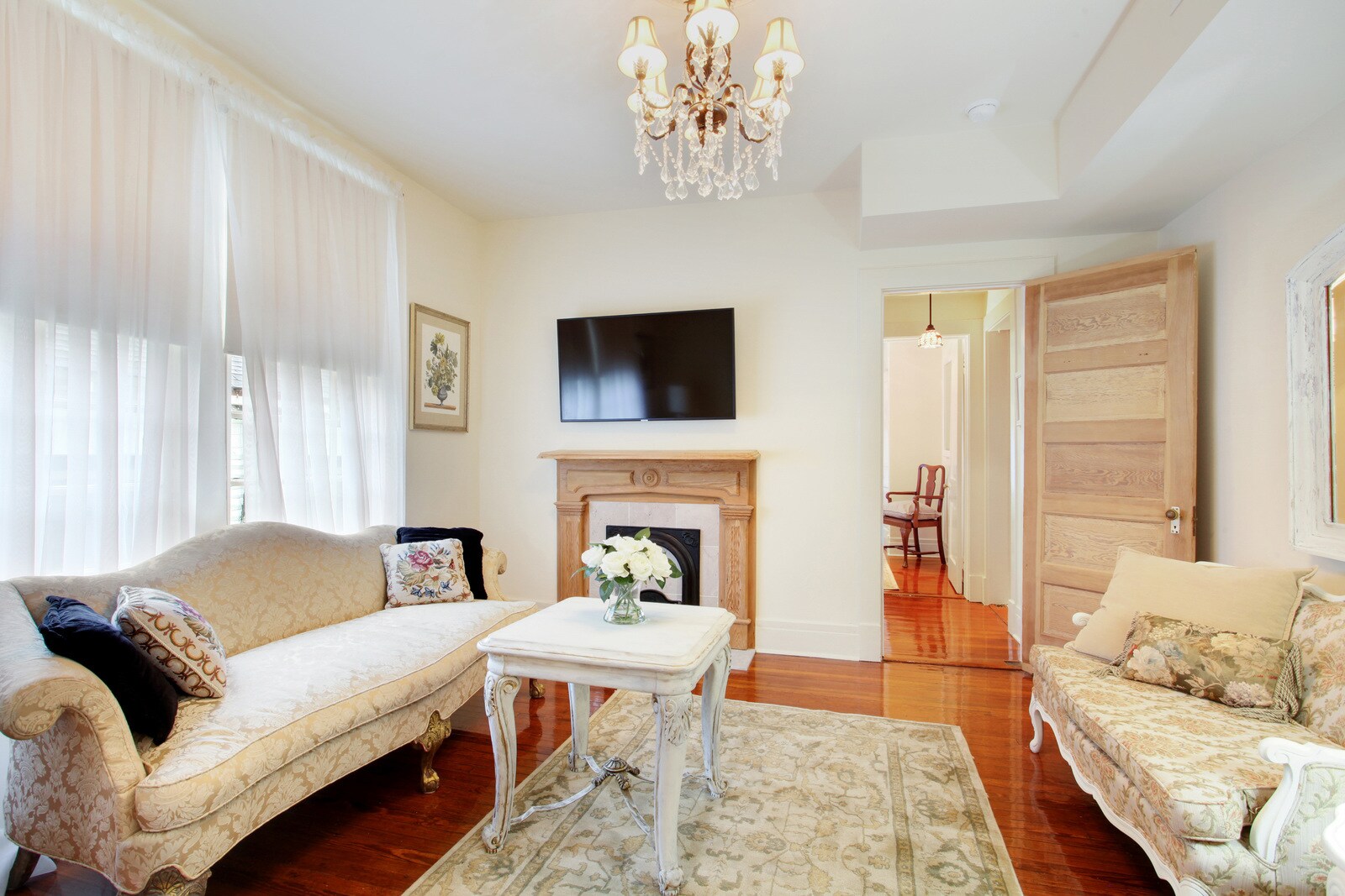Building Photo - 4 Fontainebleau Dr