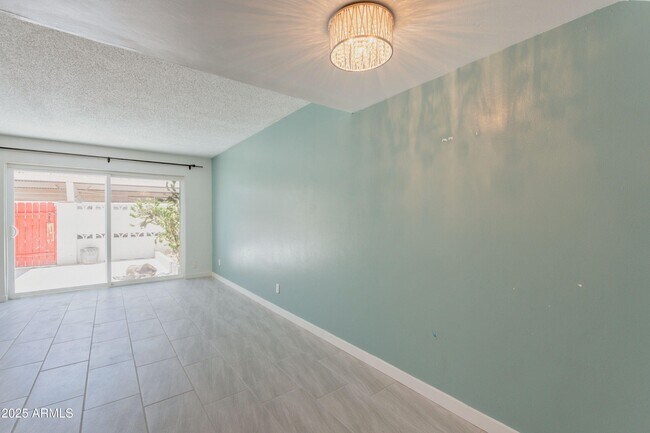 Building Photo - 6040 N 15th St