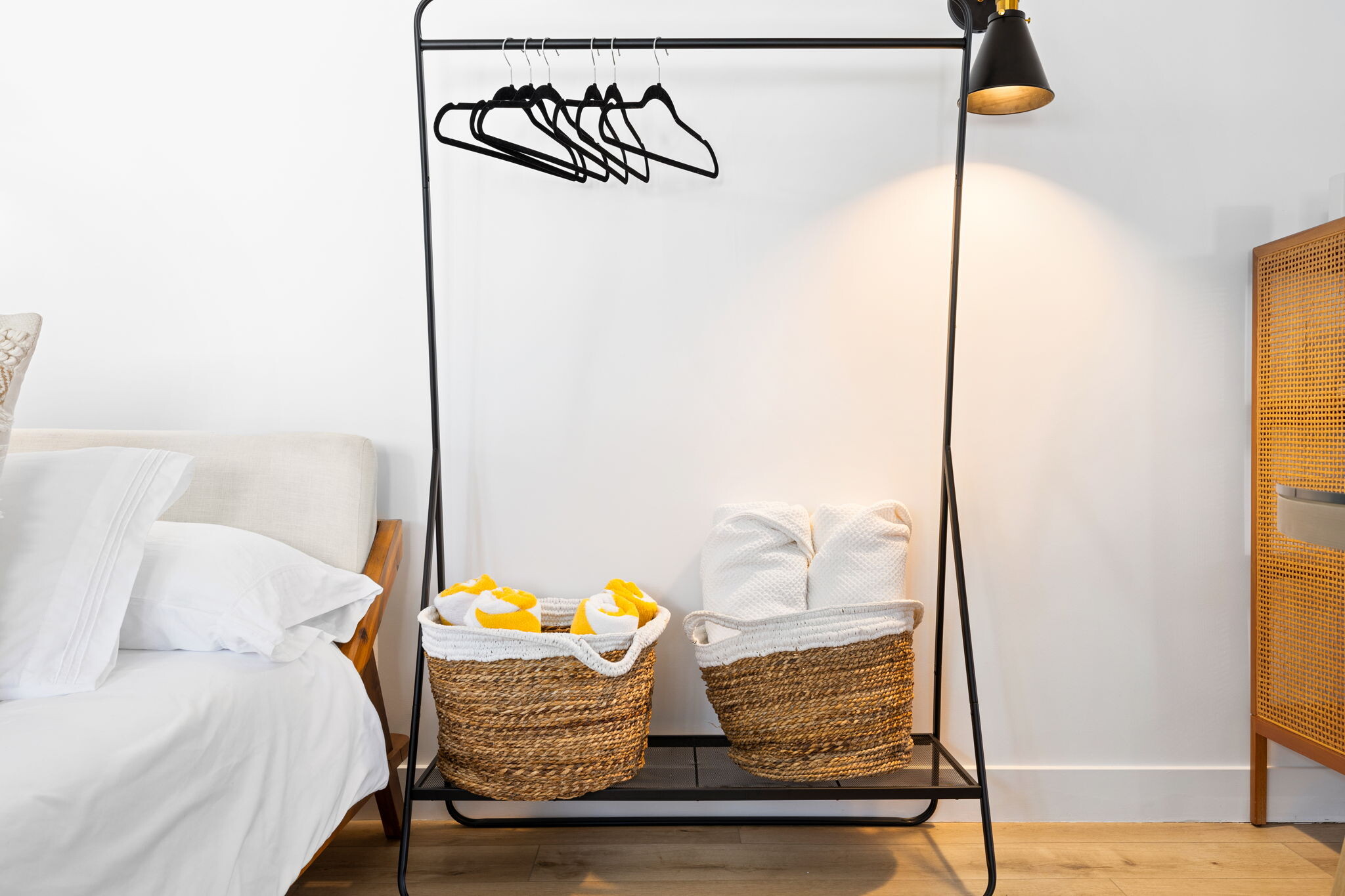 Building Photo - 614 Knob Hill Ave