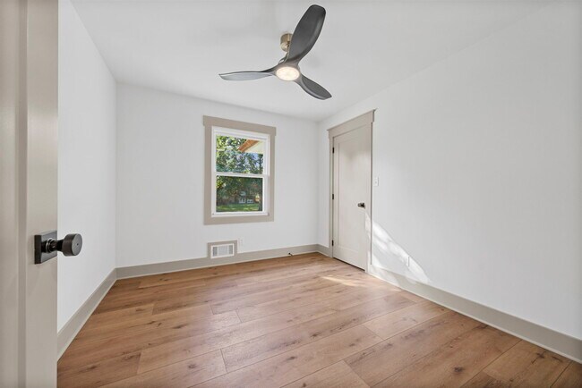 Building Photo - 460 Hilltop Trail