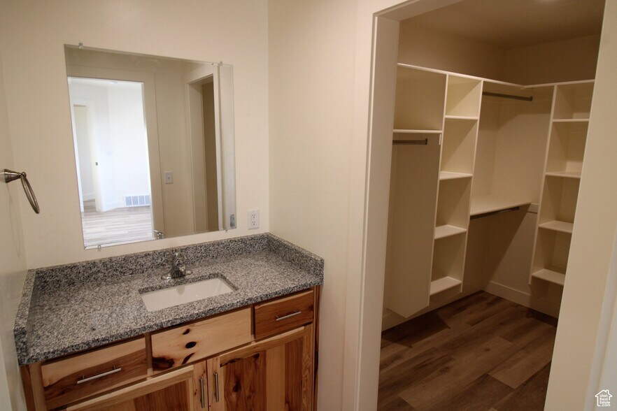 Building Photo - 1519 N 200 E