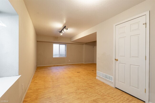 Building Photo - 3 br, 2 bath House - 2227 South Galapago S...