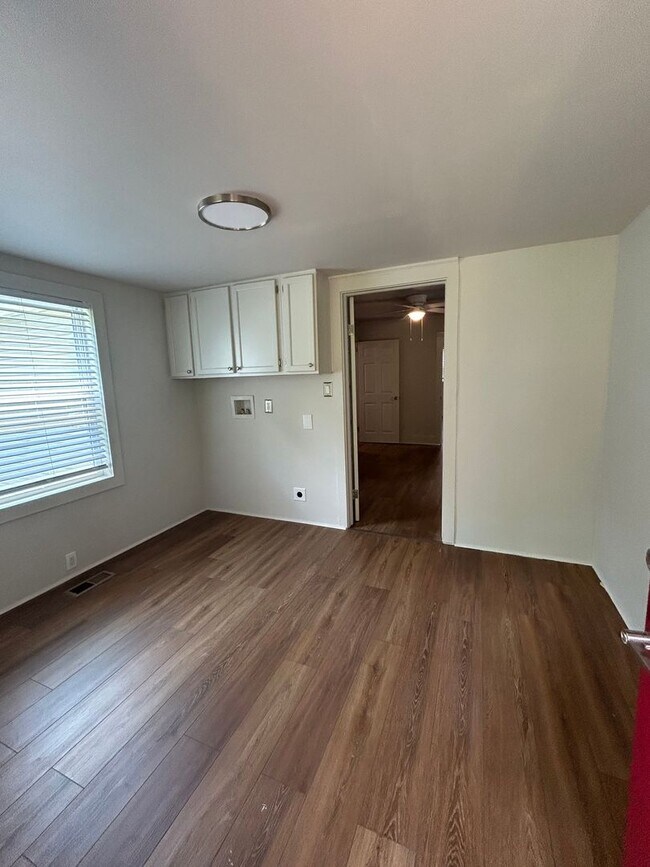 Building Photo - 2 Bedroom House in Lexington near Main St