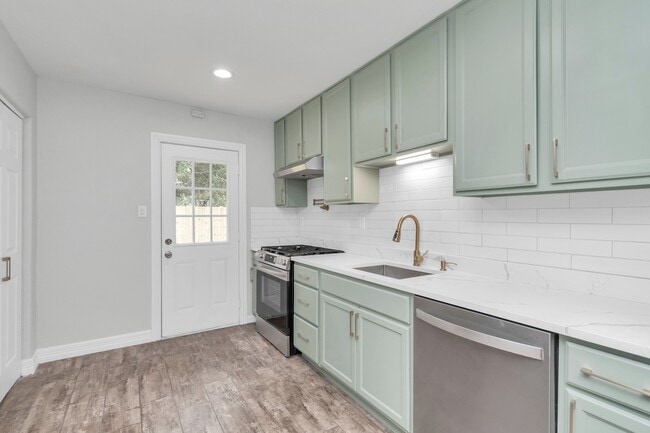 Building Photo - 1709 S Park