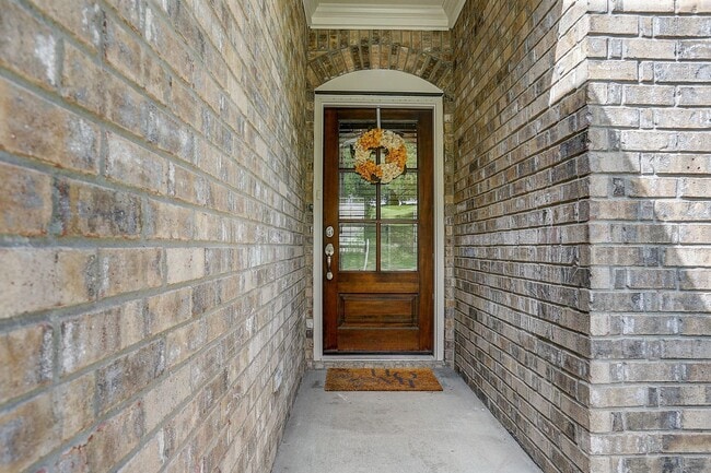 Building Photo - Beautiful 5-bedroom rental home in the hig...