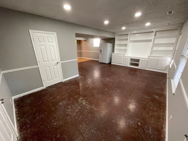 Building Photo - Nice 3 Bed 3 Bath Home For Rent!