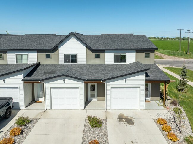Building Photo - 3380 Davis Ln