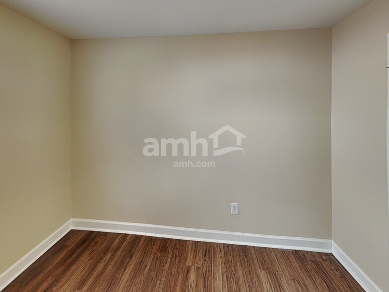 Building Photo - 1308 Chapman Ct