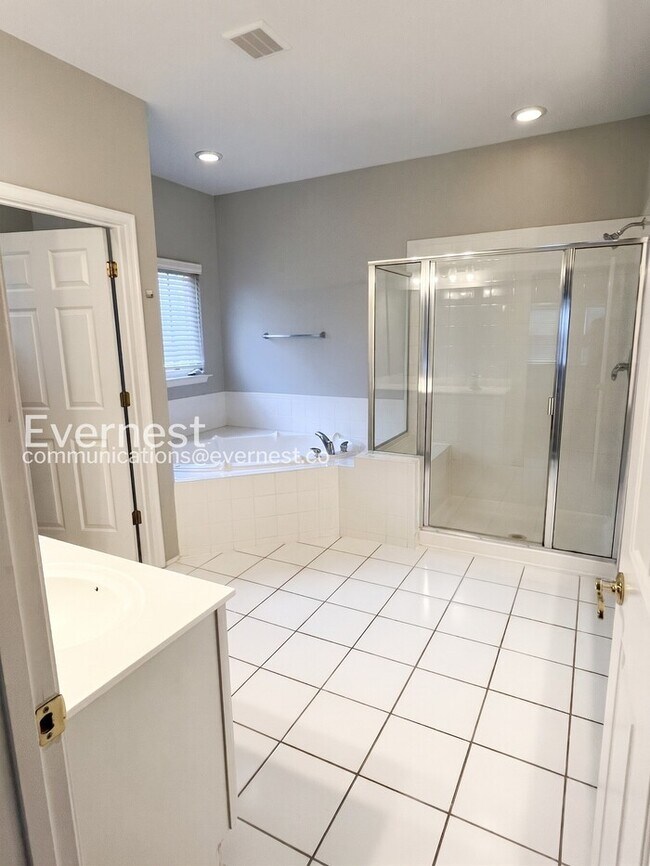 Building Photo - 743 Rolling Fork Dr