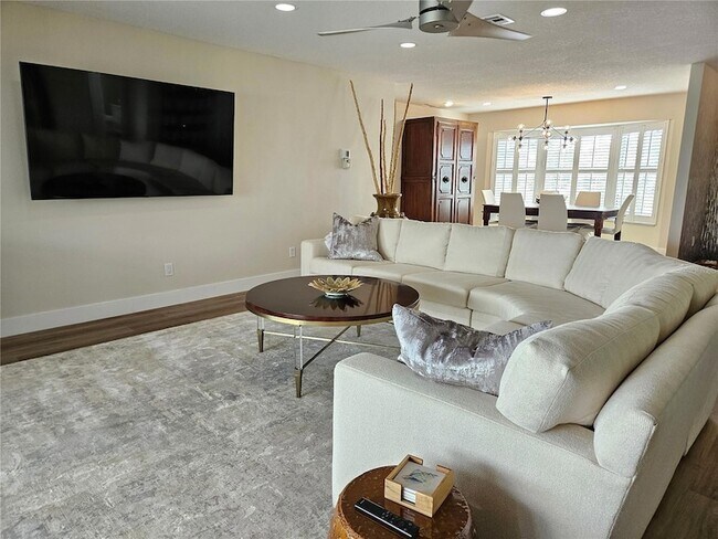 Building Photo - 917 S Gondola Dr