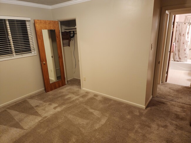 Building Photo - 5065 S 300 W