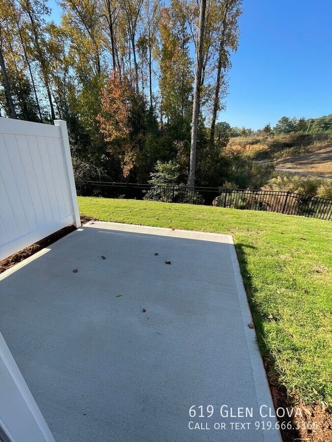 Building Photo - 619 Glen Clova Glen