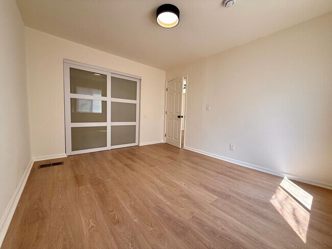 Building Photo - 1027 Coronado Terrace