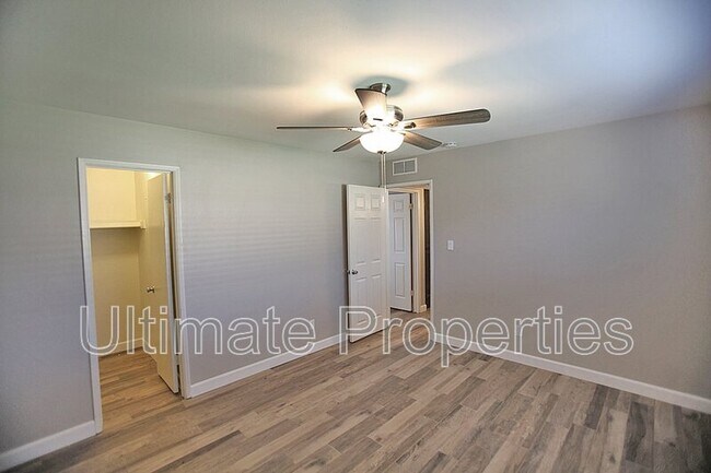 Building Photo - 5520 W Alice Ave