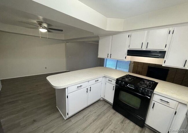 Building Photo - 34660 MacDonald Dr