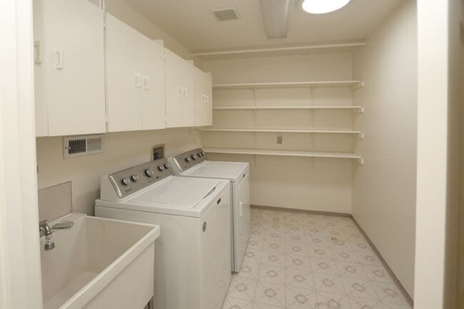 Building Photo - Beautiful updated pet-friendly condo in the Lewiston Orchards