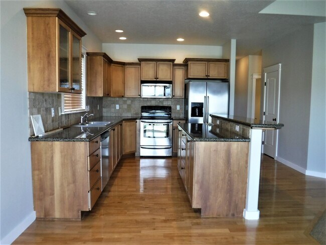 Building Photo - Beautiful 3 bed 2.5 bath home in the Cobblefield Crossing Subdivision in Meridian.
