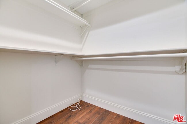 Building Photo - 918 S Wooster St