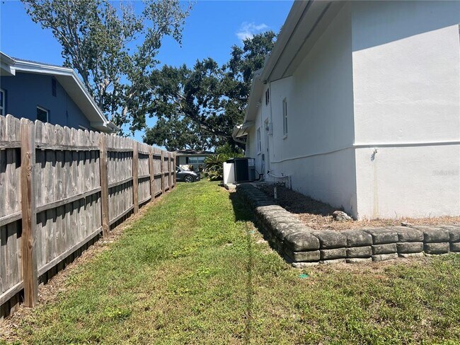 Building Photo - 2017 Rebecca Dr