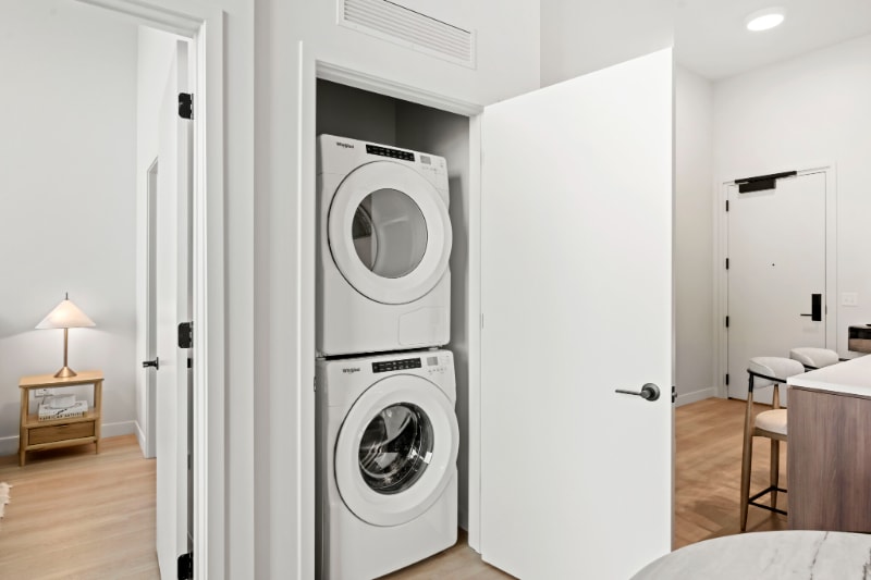 Building Photo - 1120 W Van Buren St