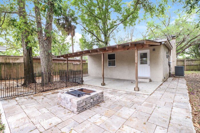 Building Photo - 1705 E Lambright St N