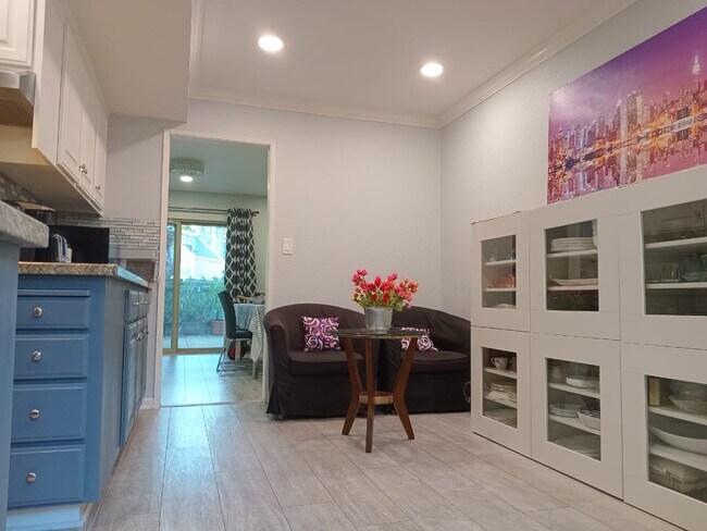 Building Photo - 7551 Maywood Dr