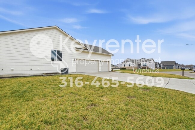 Building Photo - Beautiful 5 bedroom home near highways and schools!