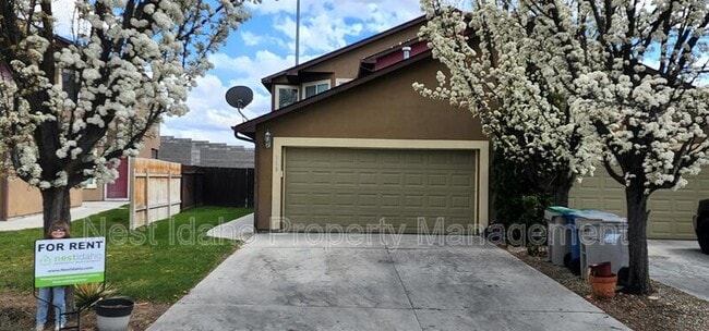 Primary Photo - 518 S Benjamin Ave