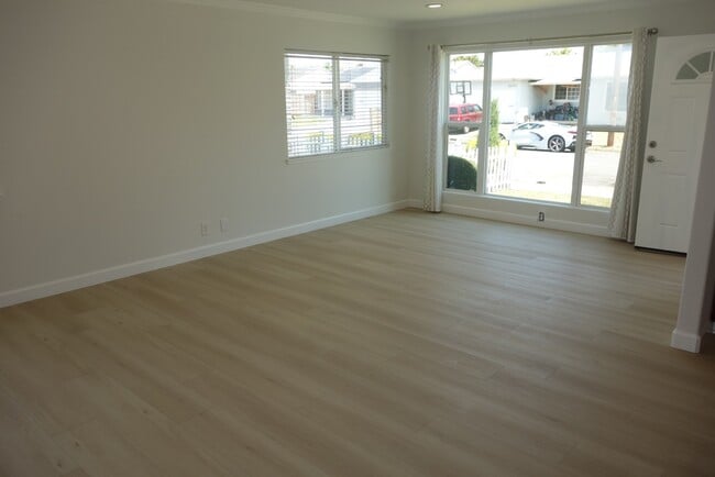 Building Photo - Bright 3BR Home with Central AC, Attached Garage & In-Unit Laundry in Fremont