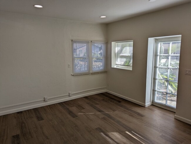 Building Photo - 2221 Suncrest Blvd