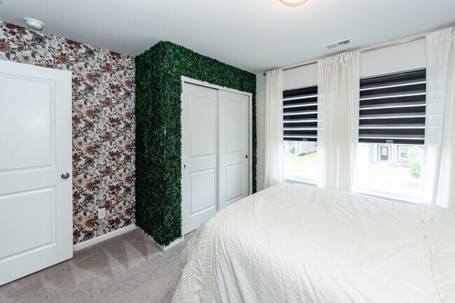 Building Photo - 4 Bedroom, 2.5 Bathrooms in Watson Hill - Summerville