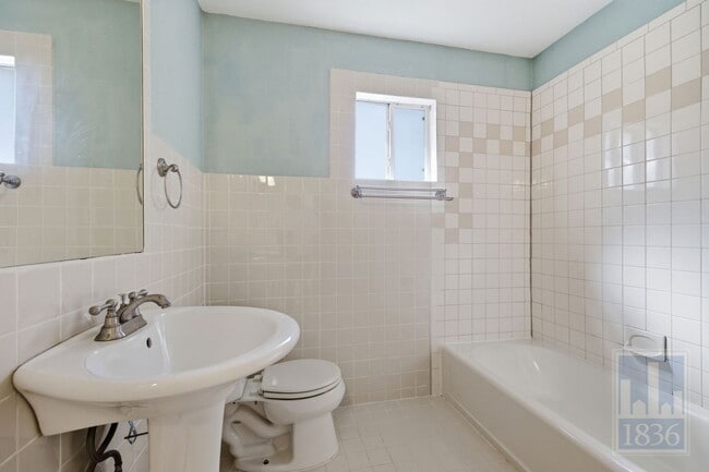 Building Photo - 2416 S 5th St