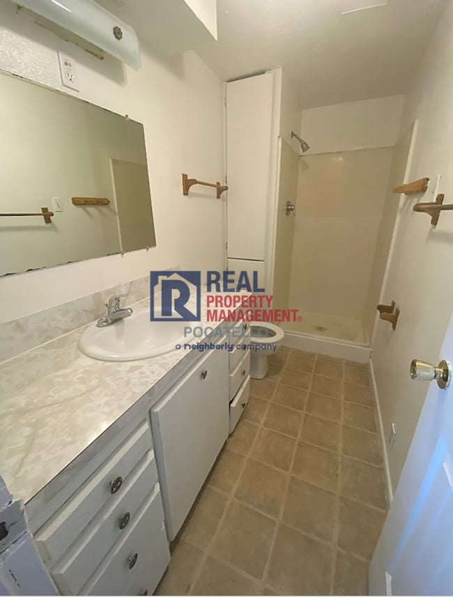 Building Photo - 2 Bed 2 Bath Duplex